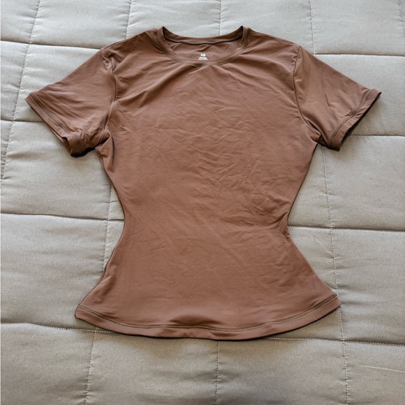 Tight gym shirt - Picture 2 of 3